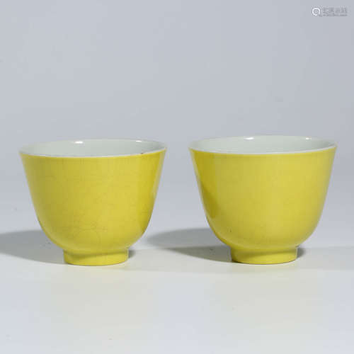 A PAIR OF CHINESE LIME YELLOW-GLAZED PORCELIAN CUPS MARKED QIAN LONG