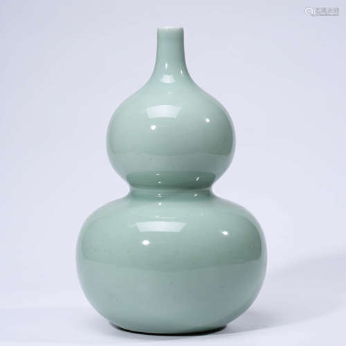 A CHINESE CELADON-GLAZED PORCELAIN DOUBLE-GOURD VASE MARKED QIAN LONG