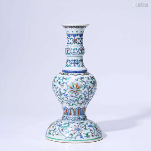 A CHINESE DOUCAI PORCELAIN INTERLOCK BRANCHES VASE MARKED QIAN LONG