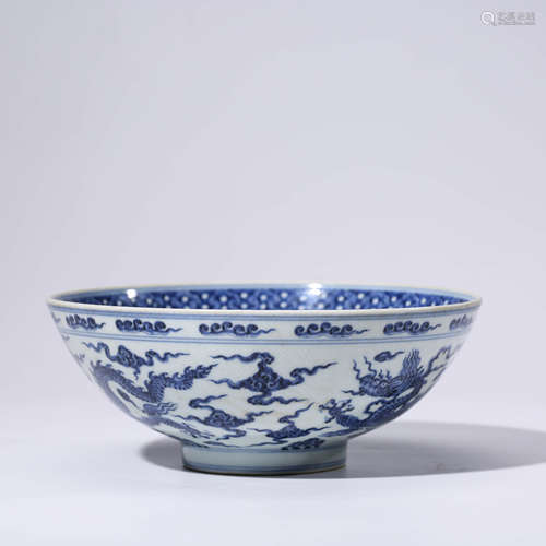 A CHINESE BLUE AND WHITE PORCELAIN DRAGON BOWL