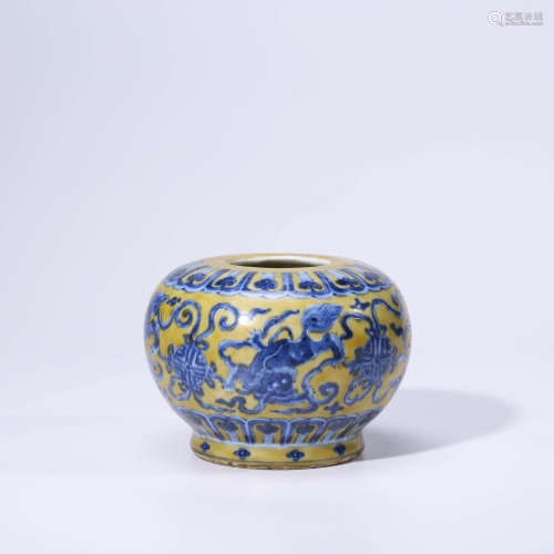 A CHINESE YELLOW-GROUND PORCELAIN BEASTS JAR MARKED JIA JING