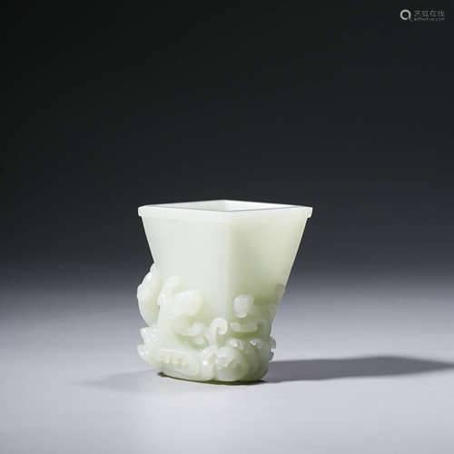 A CHINESE WHITE JADE CHI DRAGON WASHER