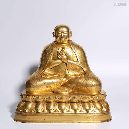 A TIBETAN GILT-BRONZE GURU FIGURE STATUE OF PHAGMO GRUPA