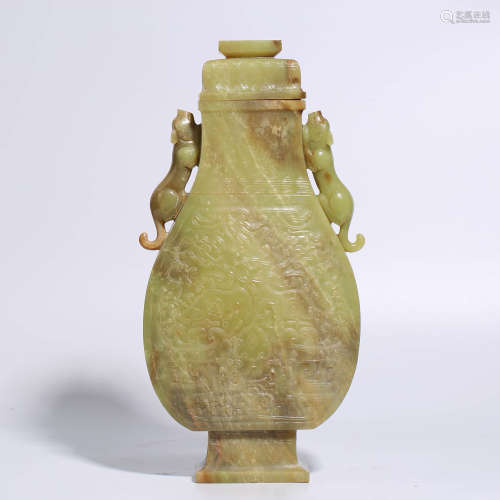 AN ARCHIASTIC CHINESE YELLOW JADE VASE AND COVER
