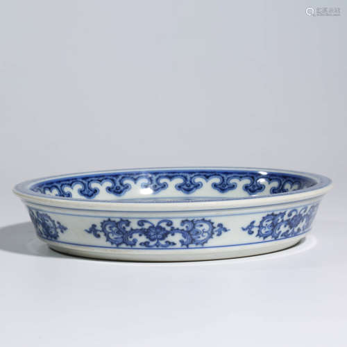 A CHINESE BLUE AND WHITE PORCELIAN DRAGON LOBED DISH MARKED QIAN LONG
