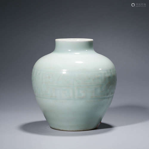 A CHINESE CELADON-GLAZED PORCELAIN JAR