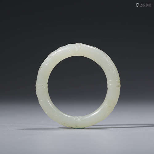 A CHINESE WHITE JADE CHI DRAGON ORNAMENT