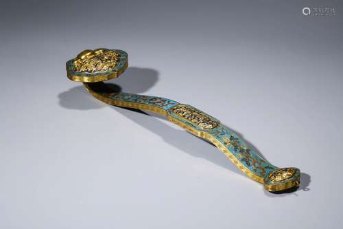 A CHINESE CLOISONNE ENAMEL RUYI SEPTURE MARKED QIAN LONG