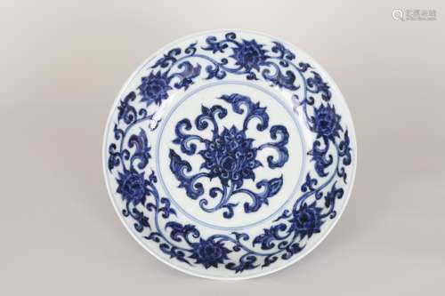 16TH Blue and white porcelain flower plate