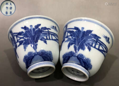 PAIR OF KANGXI MARK BLUE&WHITE GLAZE CUPS