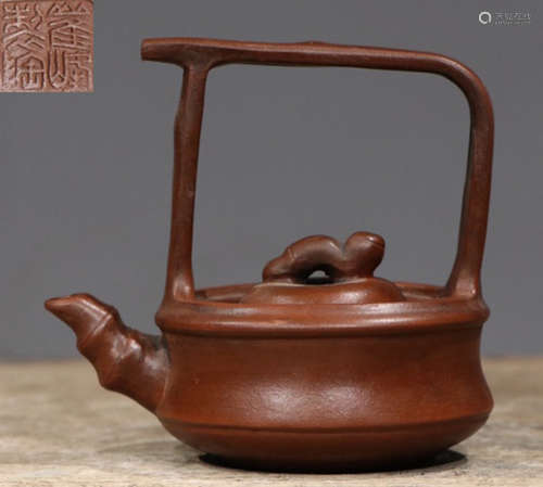 ZISHA POT WITH LIFTING HANDLE