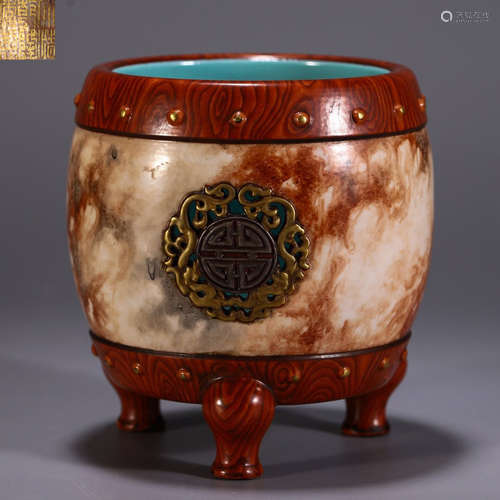 PORCELAIN AUSPICIOUS PATTERN TRIPOD JAR