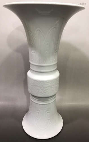 WHITE GLAZE FLOWER PATTERN PHOENIX TAIL VASE