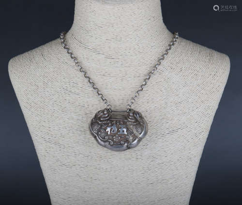 SILVER AUSPICIOUS PATTERN LOCK PENDANT