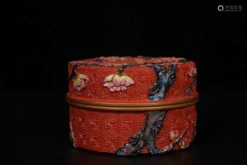 清乾隆-矾红刻雕花卉梅花胭脂盒
