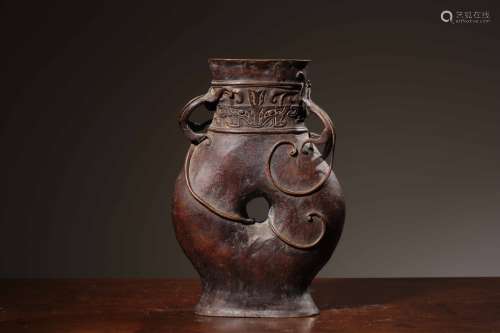 民国浮雕饕餮纹螭龙耳铜瓶
