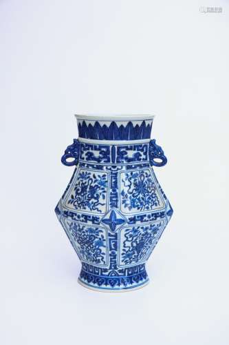 CHINESE BLUE WHITE FOLIAGE PORCELAIN VASE