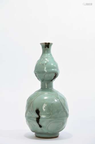 CHINESE LONGQUAN GOURD SHAPE PORCELAIN VASE