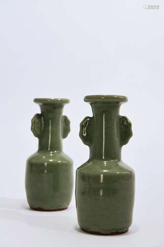 CHINESE LONGQUAN CELADON GLAZED PORCELAIN VASE