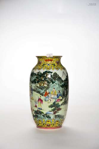 CHINESE FAMILLE ROSE PORCELAIN VASE