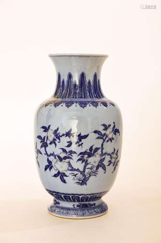 CHINESE BLUE WHITE PORCELAIN VASE