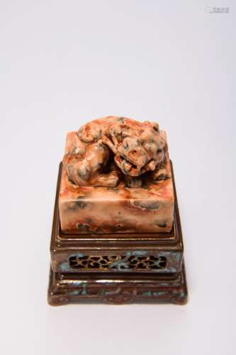 CHINESE PORCELAIN FOOLION SEAL