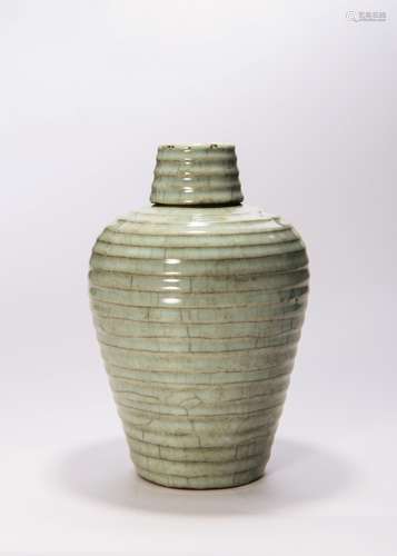 CHINESE GUAN TYPE PORCELAIN VASE