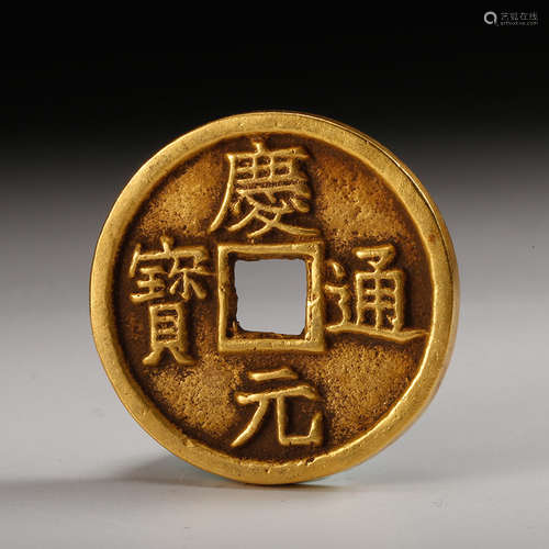 CHINESE GILT BRONZE COIN