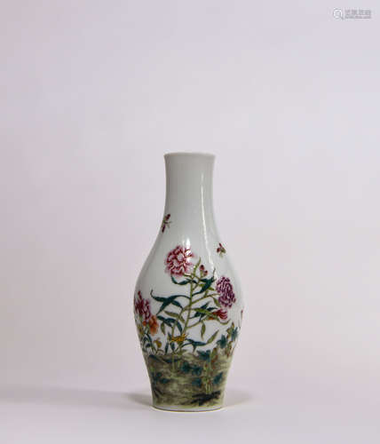 CHINESE FAMILLE ROSE PORCELAIN VASE