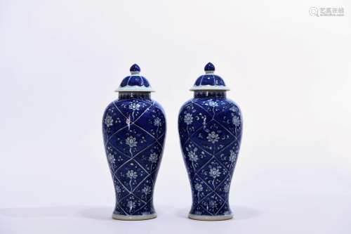 CHINESE BLUE WHITE COVER JARS