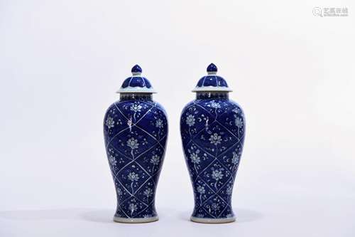 CHINESE BLUE WHITE COVER JARS