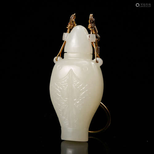 CHINESE WHITE JADE VASE PENDANT