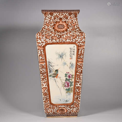 CHINESE FAMILLE ROSE PORCELAIN VASE