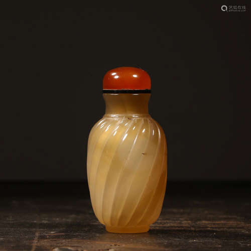 Chinese Agate Carved Snuff Bottle