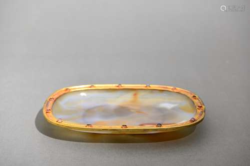 CHINESE AGATE DISH WITH GILT BRONZE RIM