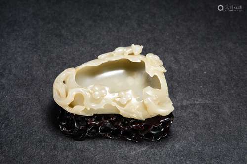 CHINESE WHITE JADE BRUSH WASHER