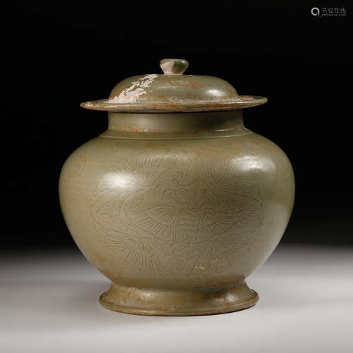 CHINESE CELADON GLAZED COVER JAR