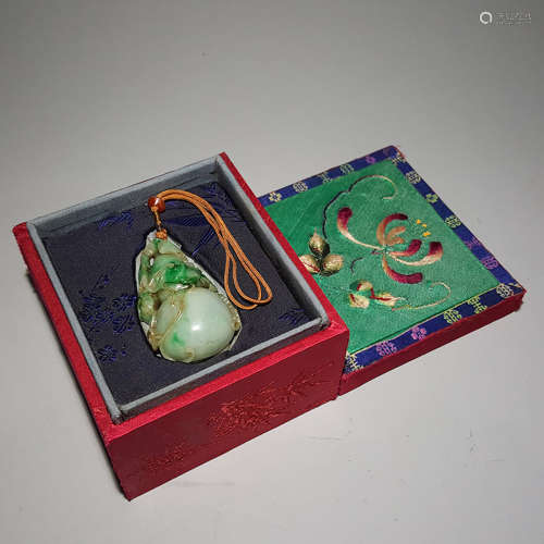 CHINESE JADEITE GOURD PENDANT