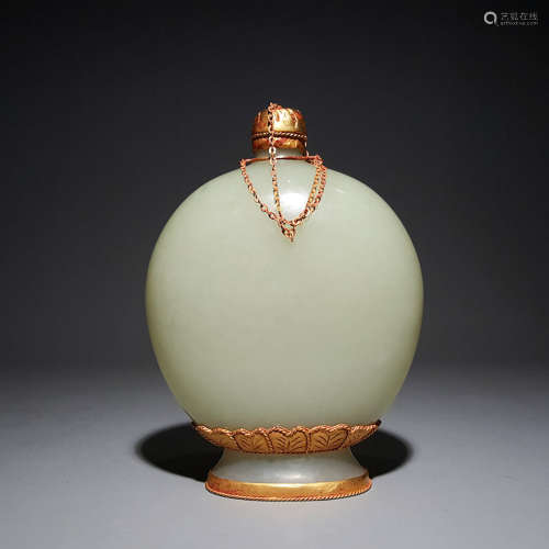 CHINESE JADE SNUFF BOTTLE