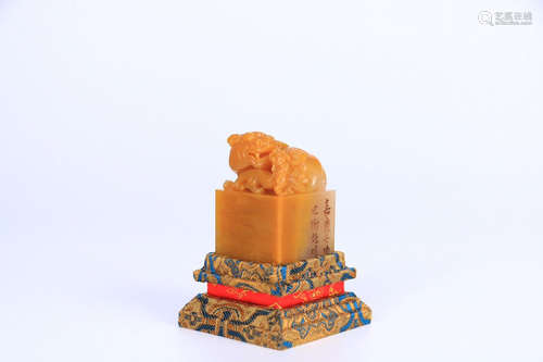 CHINESE YELLOW SOAPSTONE FOOLION SEAL