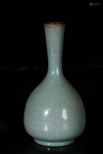 CHINESE CELADON GLAZED PORCELAIN VASE