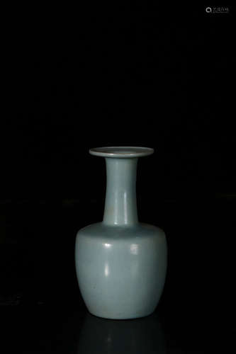 CHINESE CELADON GLAZED PORCELAIN VASE