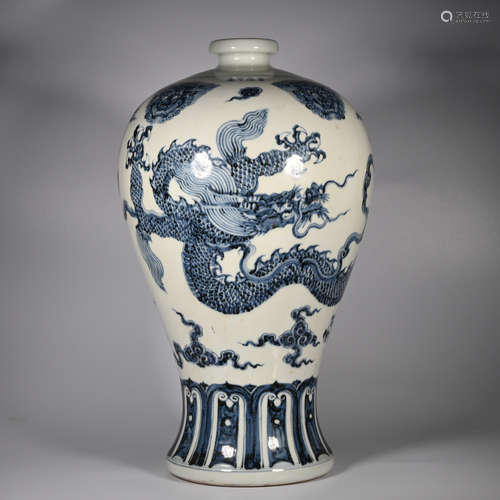 CHINESE BLUE WHITE DRAGON PORCELAIN VASE