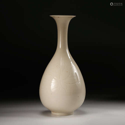 CHINESE DING YAO PORCELAIN VASE