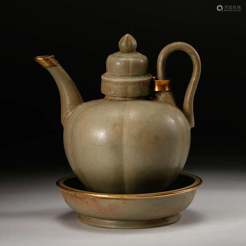 CHINESE CELADON GLAZED PORCELAIN WINE EWER