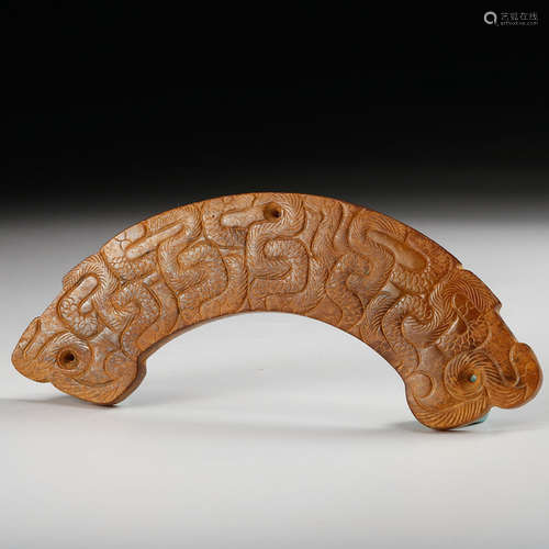 CHINESE ARCHAISTIC JADE PENDANT