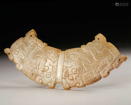 CHINESE ARCHAISTIC JADE PENDANT