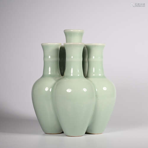 CHINESE CELADON GLAZED PORCELAIN VASE, MARKED