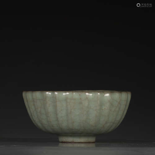 CHINESE CRACKLE GLAZED PORCELAIN BOWL