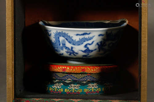 CHINESE BLUE WHITE DRAGON PORCELAIN BOWL